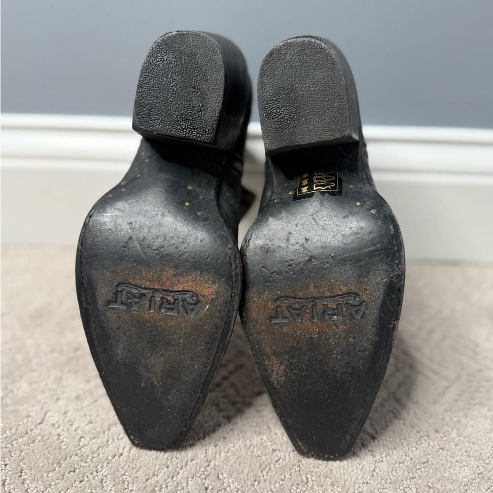 Women’s Ariat black western distressed boots - Picture 3 of 4